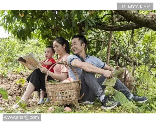 家庭团聚时光与足球激情交融的温馨时刻